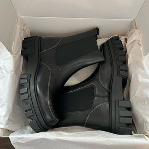 BNIB Marc Fisher Lug Sole Leather Boots